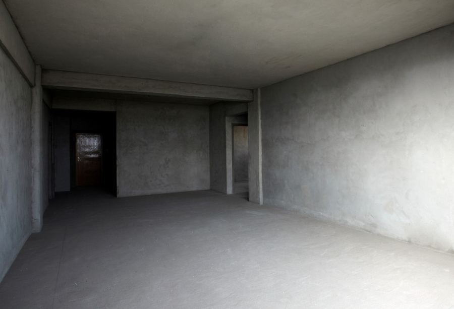 Vaciados realizados en Alicante: antes y después de trabajos reales Local comercial diáfano en bruto tras el vaciado completo — Vaciados realizados en Alicante: antes y después de trabajos reales