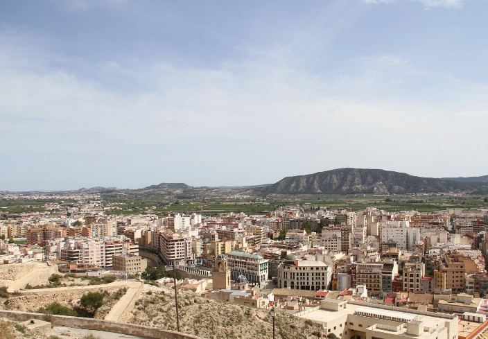 Vista de Orihuela entre la huerta y la sierra que rodea la ciudad Vista de Orihuela entre la huerta y la sierra que rodea la ciudad